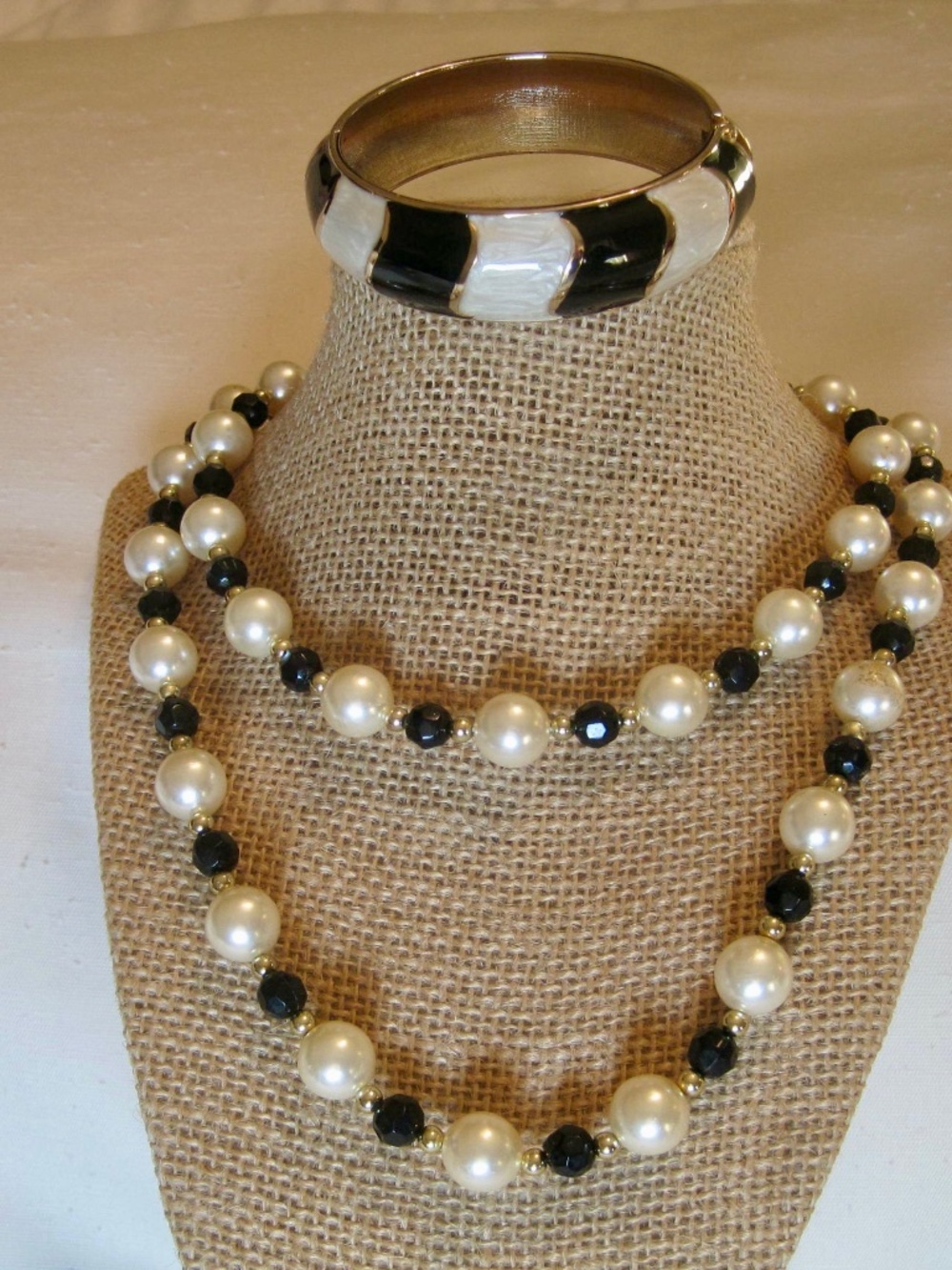 Vintage 80's Marble Enamel Hinge Clamper Bracelet & Beaded Necklace.